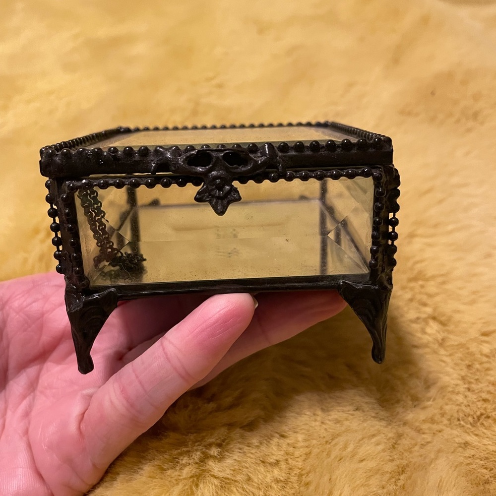 Nicole Miller home Jewelry box, glass with mirror bottom. About 3” square